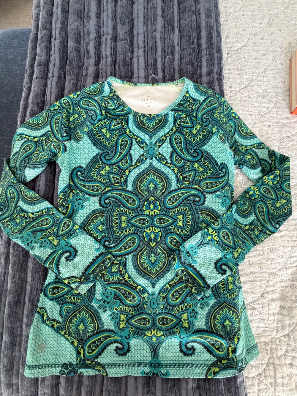 Athleta Long Sleeve Pullover Shirt in size M